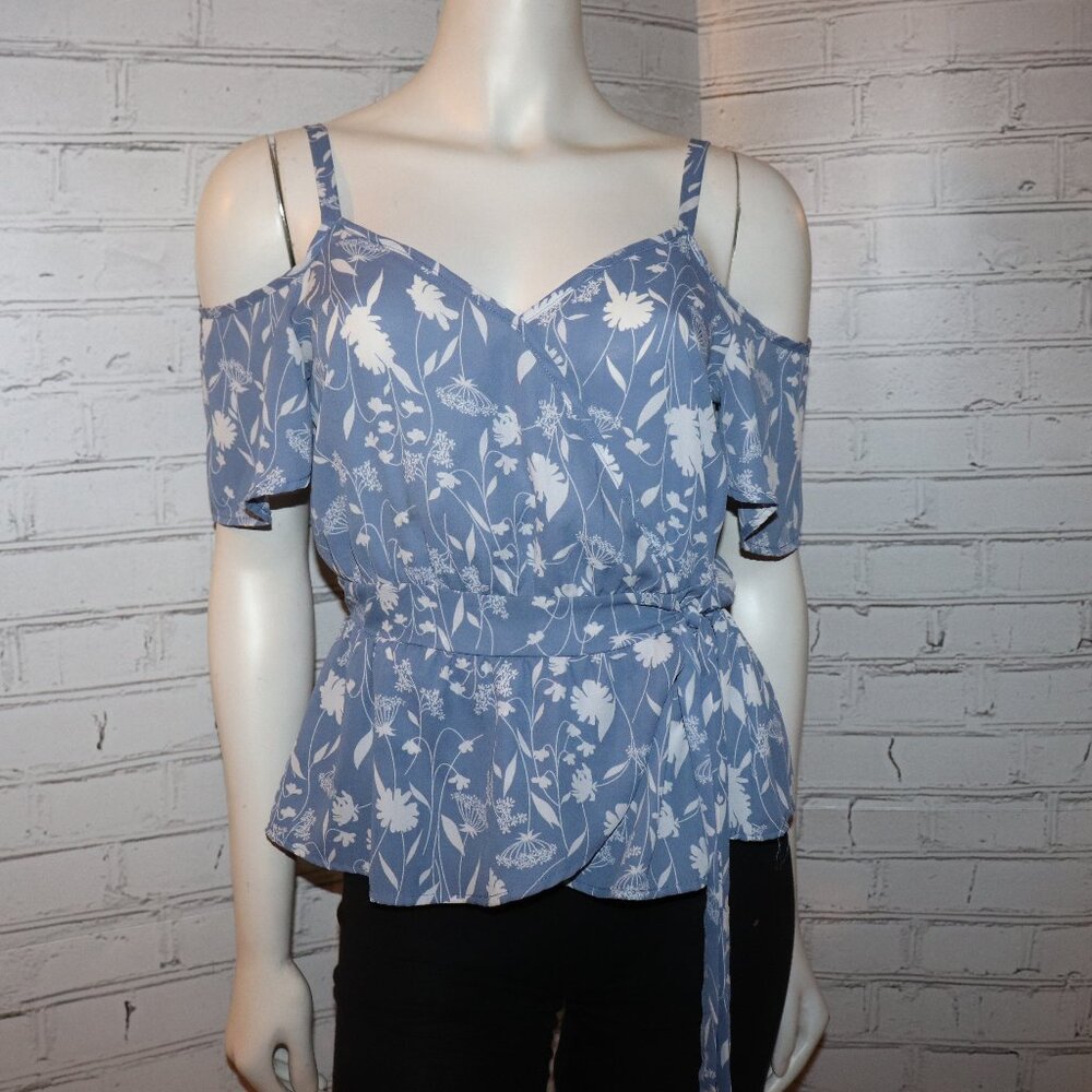 🌸🌊 Blue & White Floral Cold Shoulder Blouse · Size S · Sienna Sky